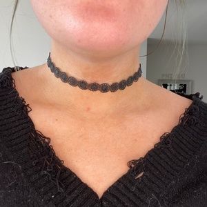 Black lace choker PacSun
